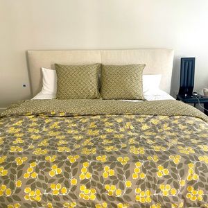 DUVET SET WITH SHAMS (queen)